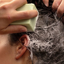 將圖片載入圖庫檢視器 Ethique Shampoo Bar - Curl-Defining Soap Free Shampoo Bar for Curly and Coily Hair: Professor Curl™ 曲髮博士無皂基洗髮皂