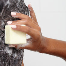 將圖片載入圖庫檢視器 Ethique Shampoo Bar - Frizz Wrangler™ Smoothing Solid Shampoo Bar 曲髮馴服洗髮芭
